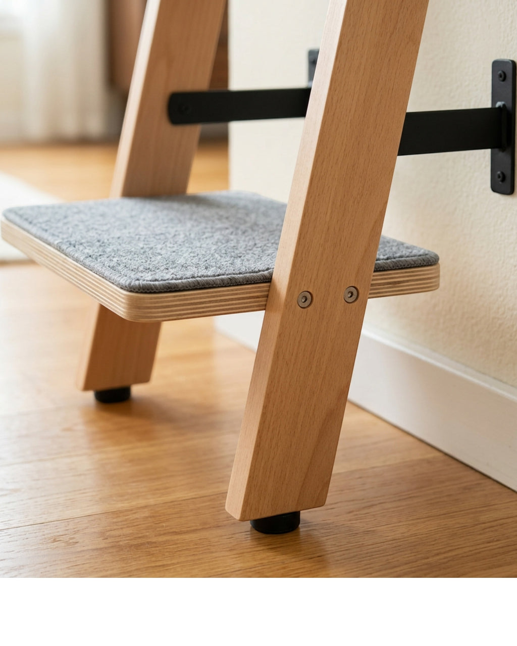 Graiy Leaning Beech Ladder Cat Tree 140 cm Natural - Detail view